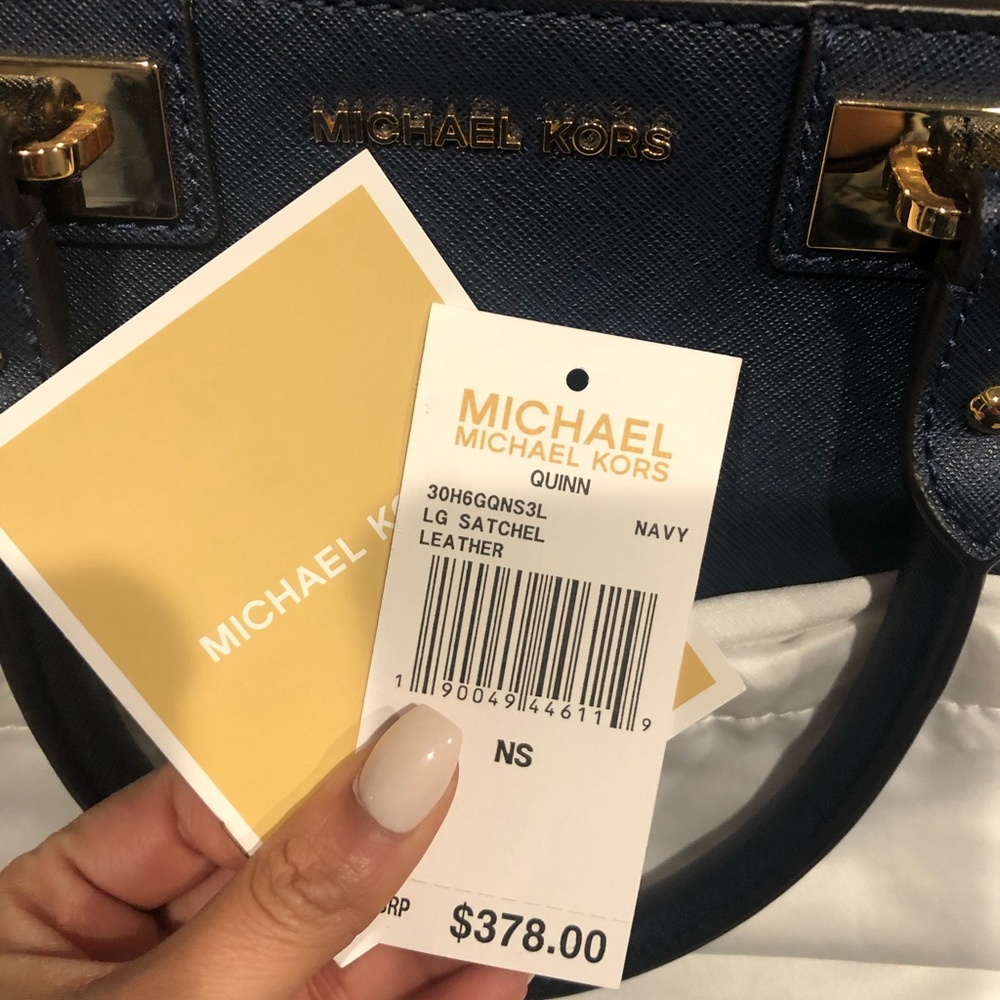 Michael Kors Quinn handbag in navy blue - Picture 4 of 6